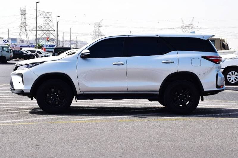 2023 Toyota Fortuner GX2 thumbnail 6