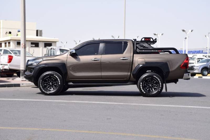 2019 Toyota Hilux thumbnail 2