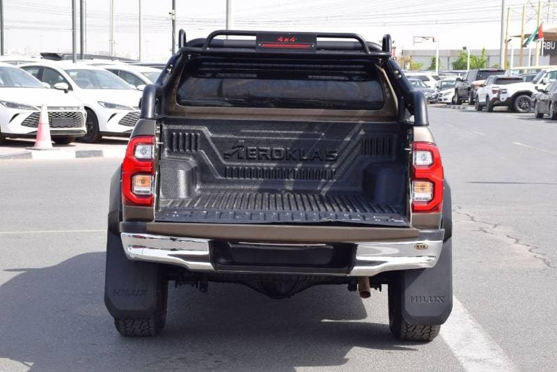 2019 Toyota Hilux thumbnail 6
