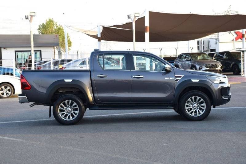 2025 Toyota Hilux SGLX thumbnail 4