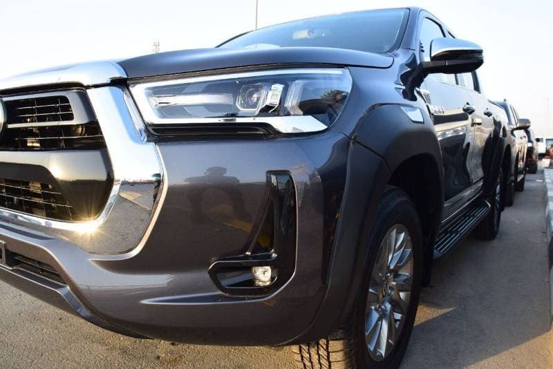 2025 Toyota Hilux SGLX thumbnail 6