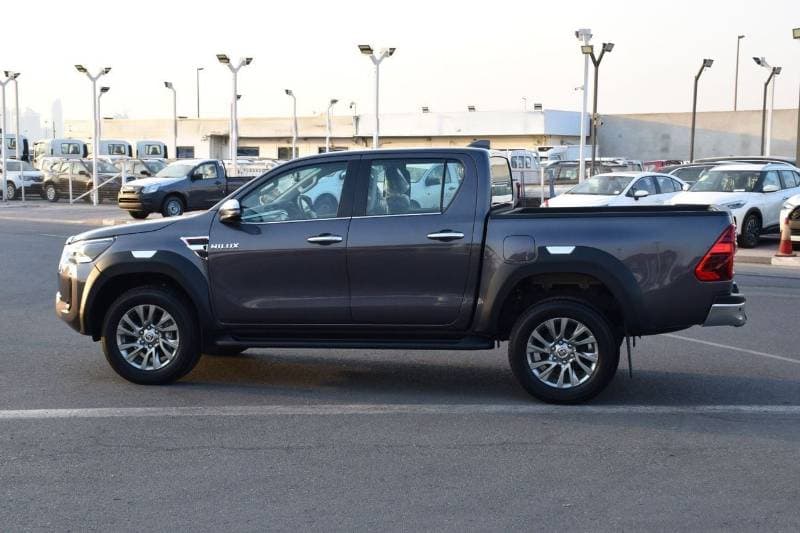 2025 Toyota Hilux SGLX thumbnail 2