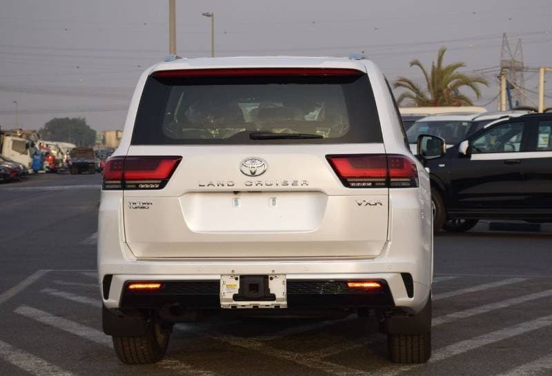 2024 Toyota Land Cruiser VXR thumbnail 6