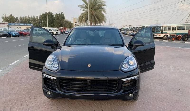 2017 Porsche Cayenne thumbnail 4