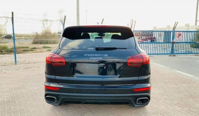 2017 Porsche Cayenne thumbnail 5