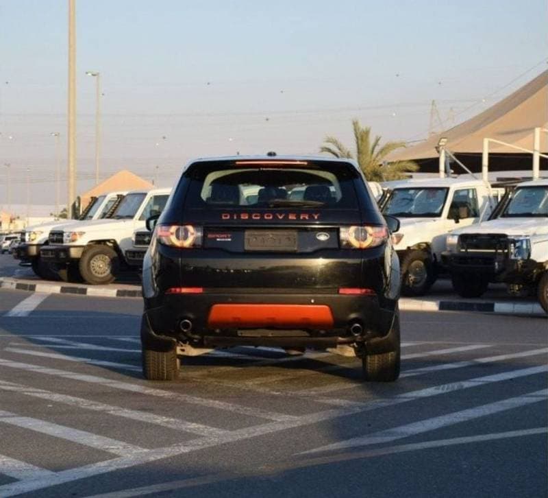 2016 Land Rover Discovery thumbnail 4