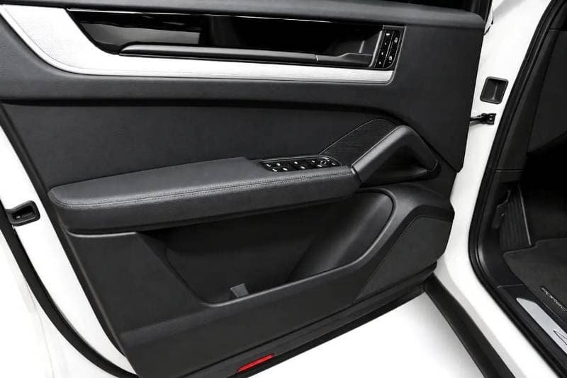 2024 Porsche Cayenne STANDARD thumbnail 8