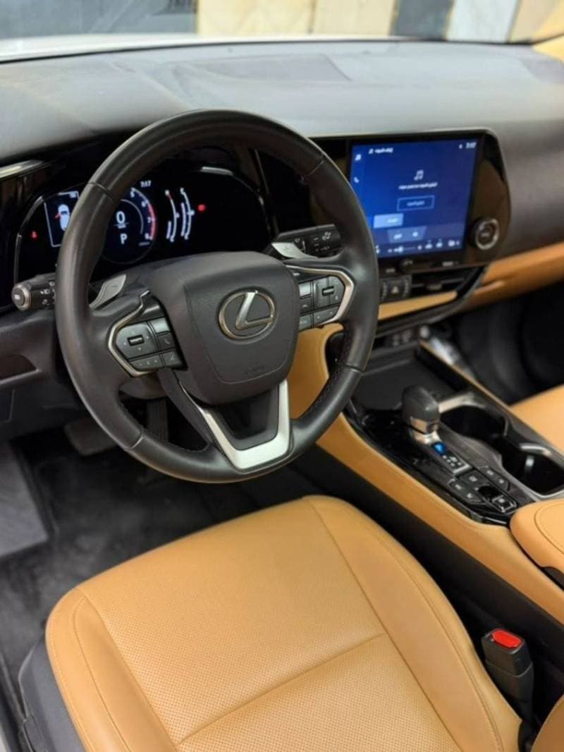 2025 Lexus NX350 PREMIER thumbnail 5