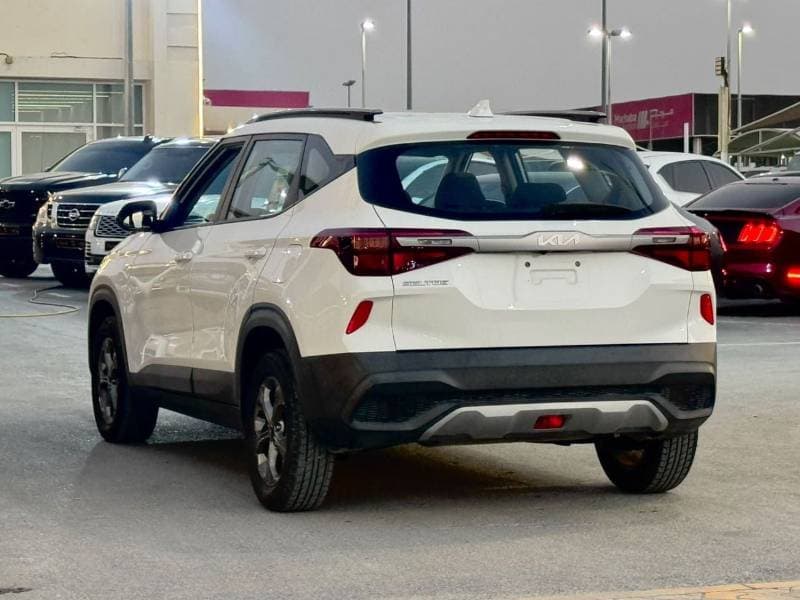 2022 Kia Seltos LX thumbnail 3