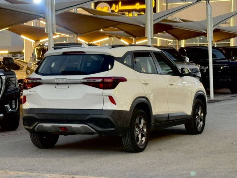 2022 Kia Seltos LX thumbnail 4