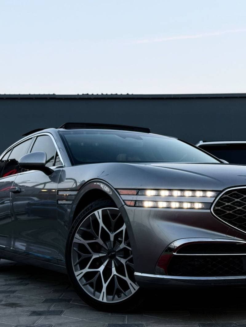 2024 Genesis G90 ROYAL