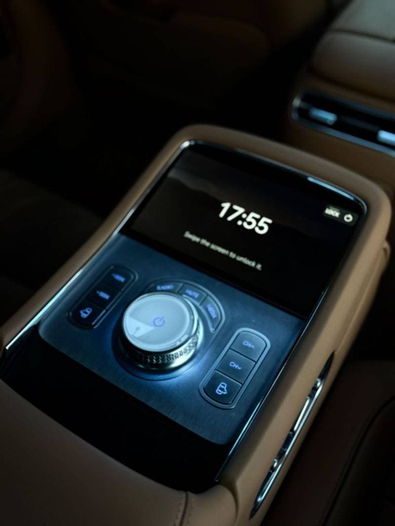 2024 Genesis G90 ROYAL thumbnail 6