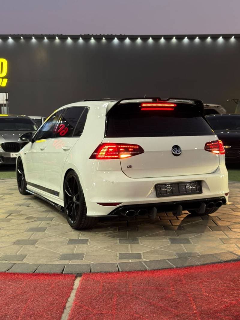 2015 Volkswagen Golf R thumbnail 6