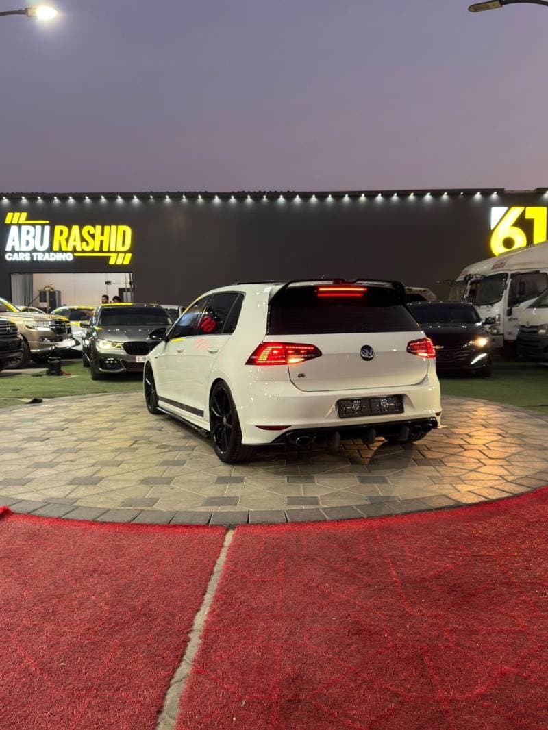 2015 Volkswagen Golf R thumbnail 8