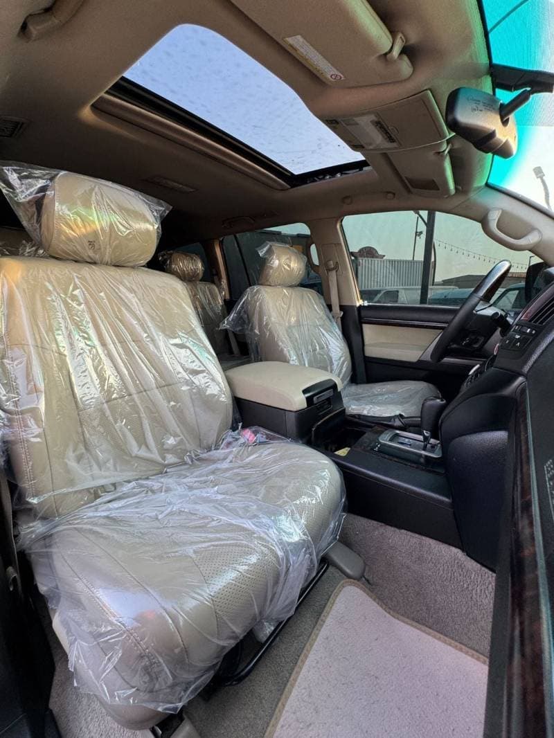 2010 Toyota Land Cruiser GXR thumbnail 8