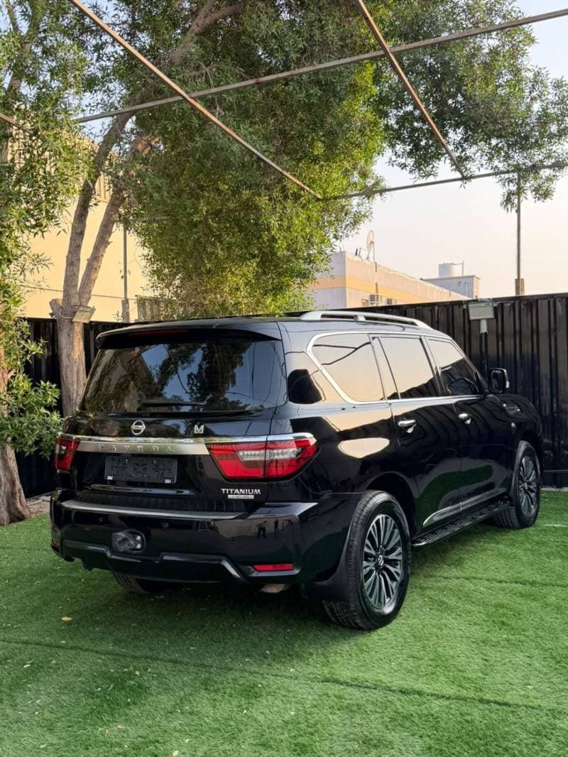 2021 Nissan Patrol LE TITANIUM thumbnail 5