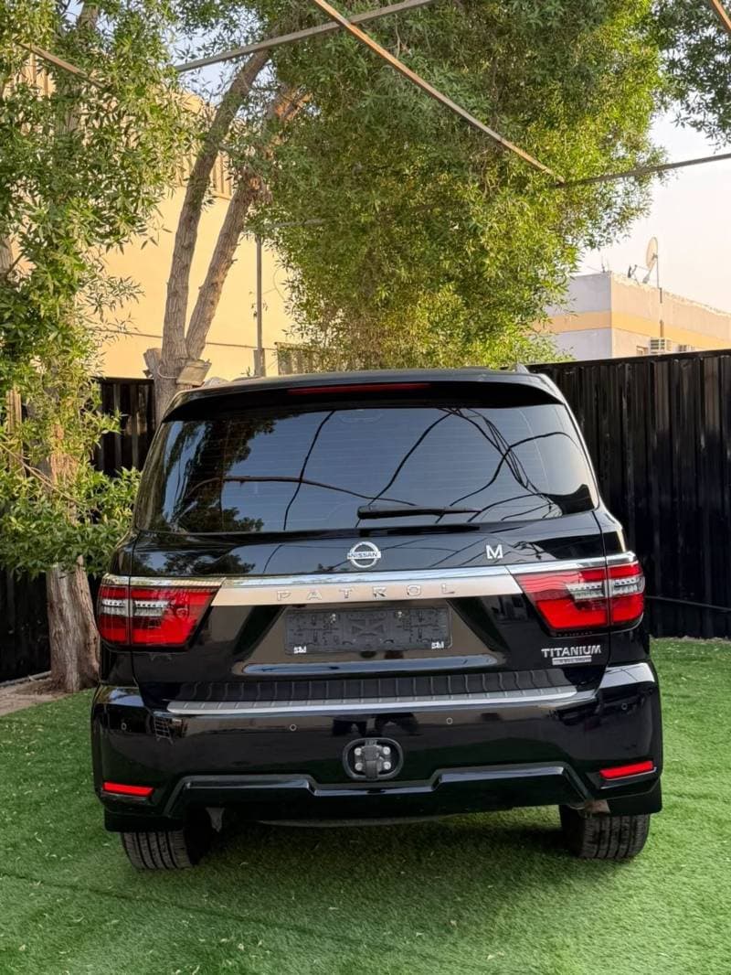 2021 Nissan Patrol LE TITANIUM thumbnail 4