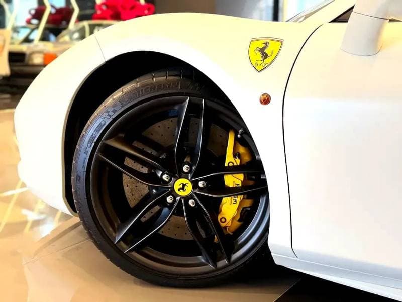2017 Ferrari 488 Spider thumbnail 6
