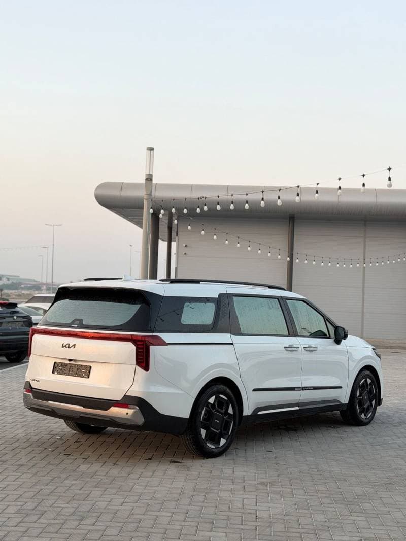 2025 Kia Carnival EX DLX thumbnail 3