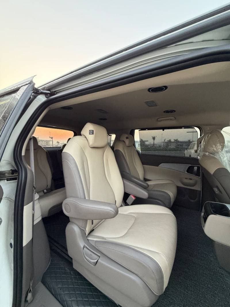 2025 Kia Carnival EX DLX thumbnail 8
