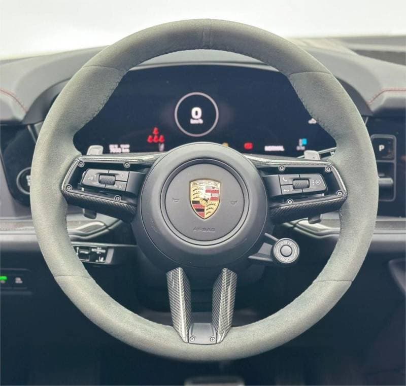 2025 Porsche Cayenne GTS thumbnail 7