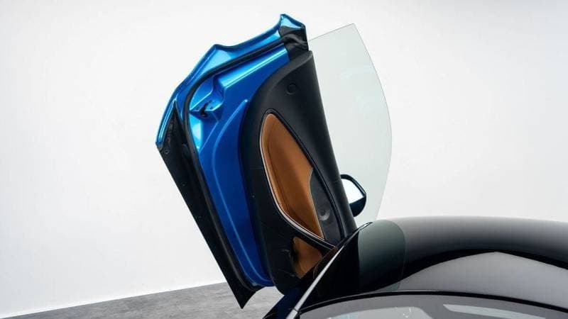 2023 McLaren Artura STANDARD thumbnail 6
