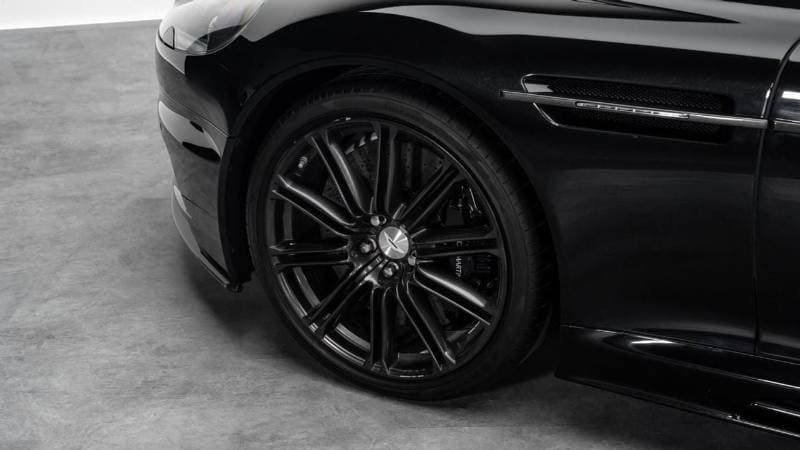 2013 Aston Martin DBS thumbnail 4