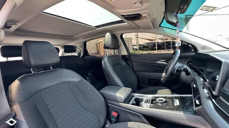 2025 Kia Sportage STANDARD thumbnail 5