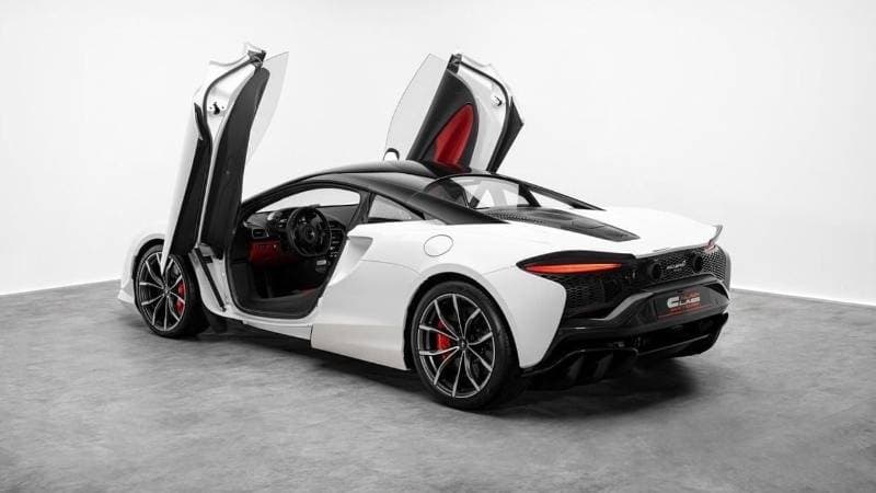 2024 McLaren Artura STANDARD thumbnail 2