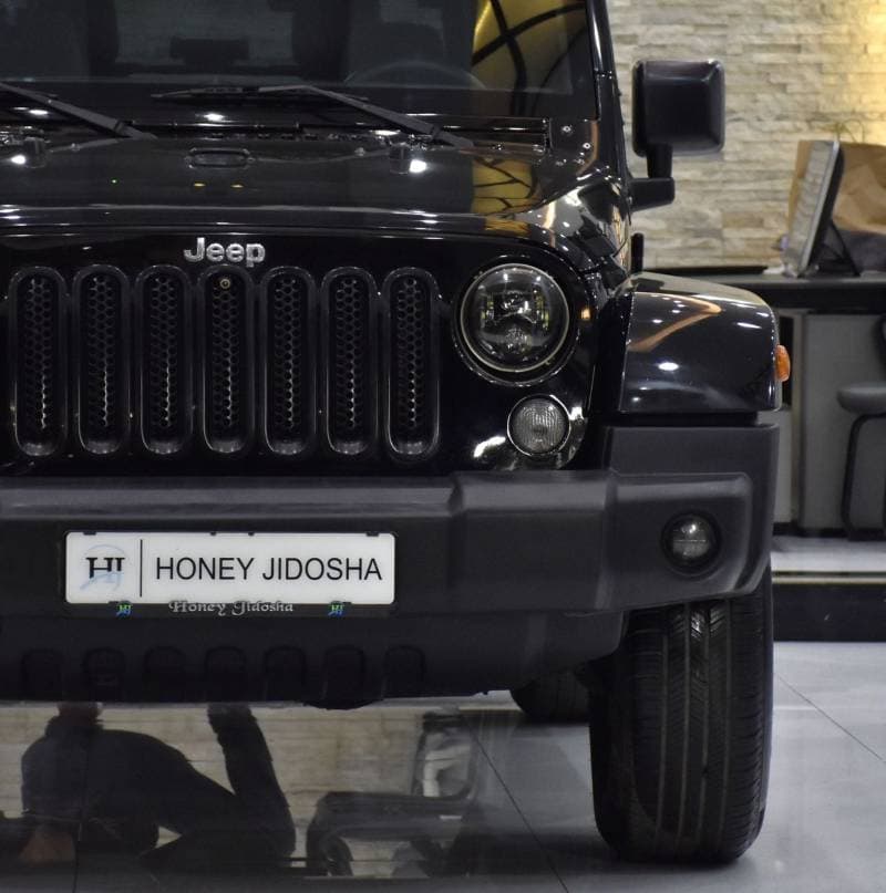 2015 Jeep Wrangler SAHARA thumbnail 4
