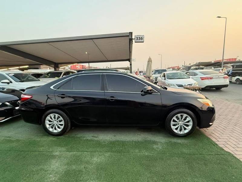 2015 Toyota Camry LE thumbnail 6