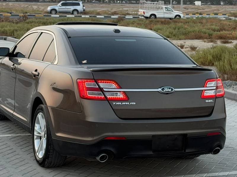 2015 Ford Taurus SEL thumbnail 6
