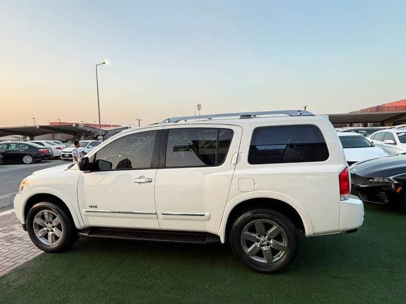 2014 Nissan Armada LE thumbnail 4