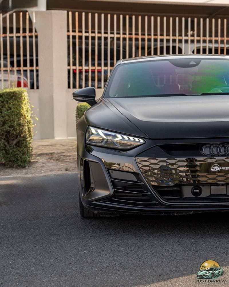 2023 Audi e tron GT RS thumbnail 5