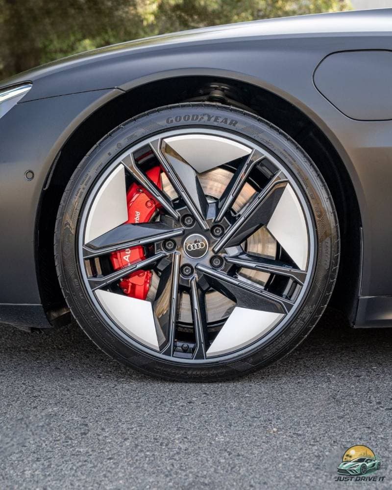 2023 Audi e tron GT RS thumbnail 7