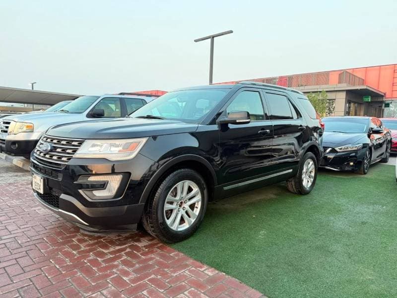 2017 Ford Explorer XLT thumbnail 3