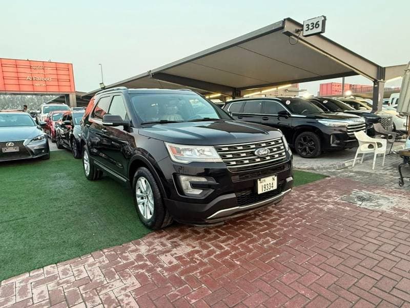 2017 Ford Explorer XLT thumbnail 4
