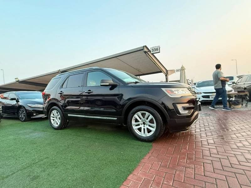2017 Ford Explorer XLT thumbnail 5