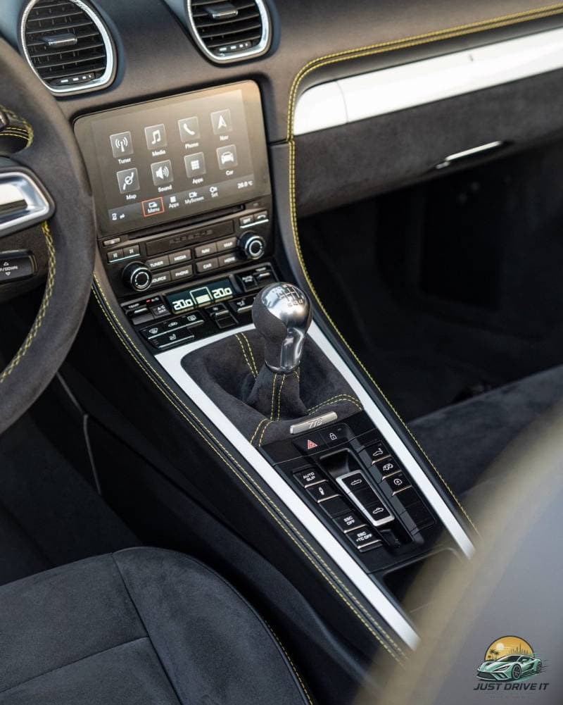 2020 Porsche 718 Spyder STANDARD thumbnail 4