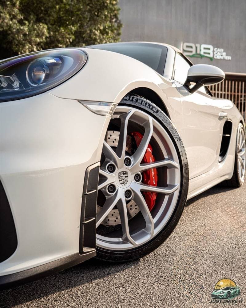 2020 Porsche 718 Spyder STANDARD thumbnail 5