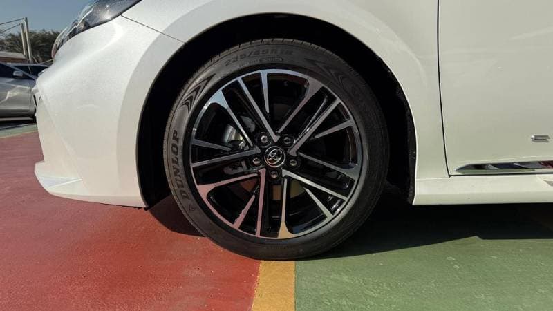 2026 Toyota Camry LUMIERE HEV thumbnail 4
