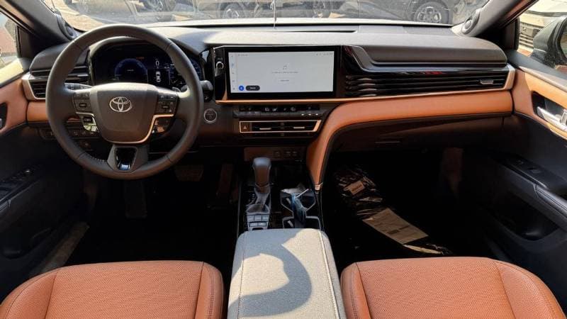 2026 Toyota Camry LUMIERE HEV thumbnail 6