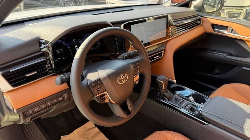 2026 Toyota Camry LUMIERE HEV thumbnail 8