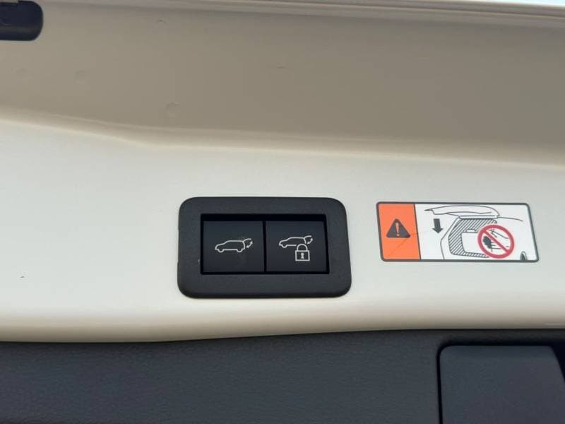 2026 Toyota RAV4 XLE HEV thumbnail 7