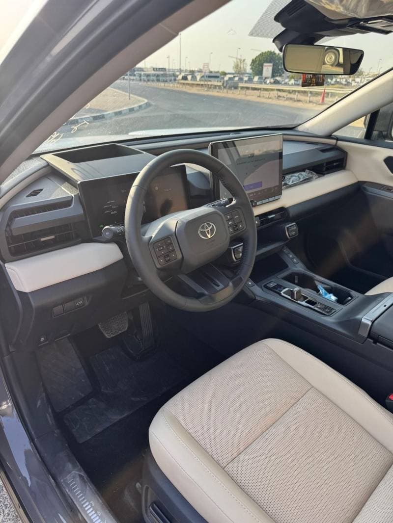2026 Toyota RAV4 LTD HEV thumbnail 5