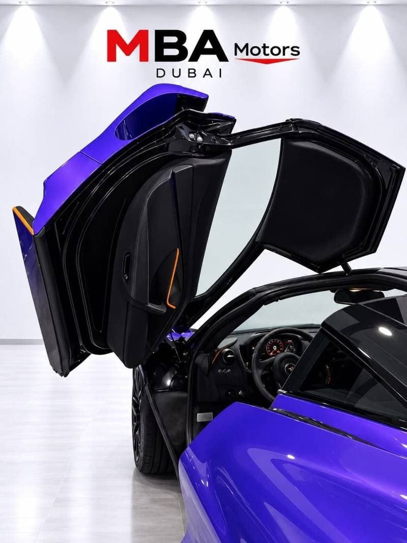 2020 McLaren 720S thumbnail 6