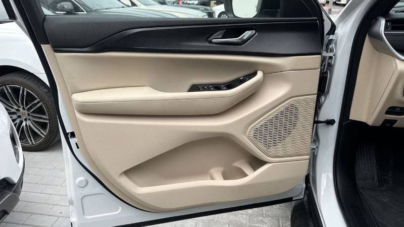 2025 Jeep Grand Cherokee LAREDO thumbnail 5