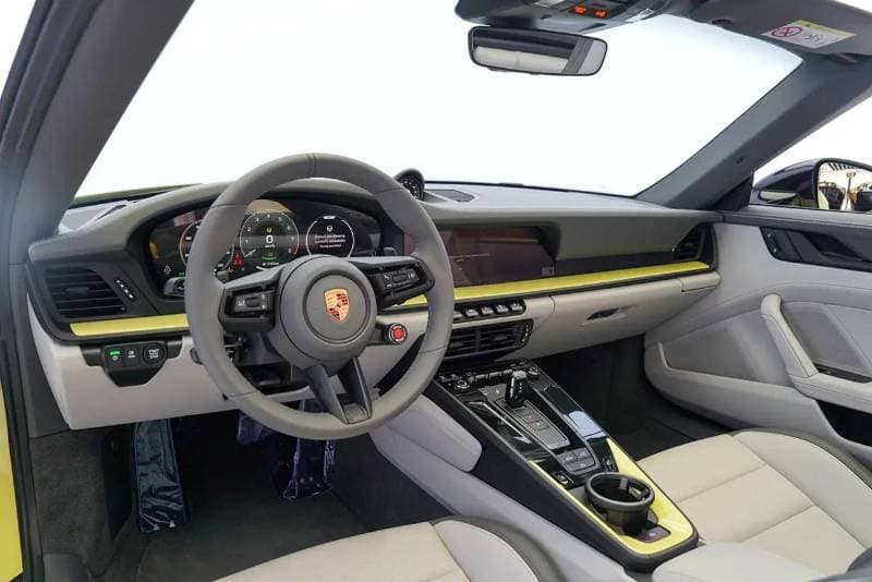 2025 Porsche 911 CARRERA GTS thumbnail 6