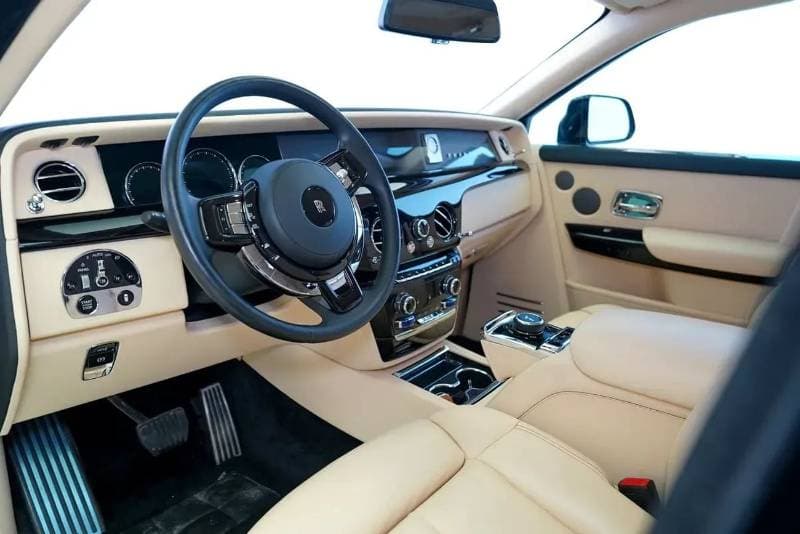 2022 Rolls Royce Phantom SWB thumbnail 6