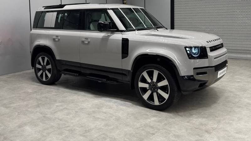 2026 Land Rover Defender 110 S P300 thumbnail 5